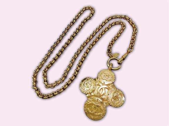 Chanel Citrine Gold Clover Pendant Necklace  Pendant necklace, Vintage chanel  jewelry, Chanel pendant