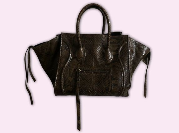 Selling 2025 vintage handbags