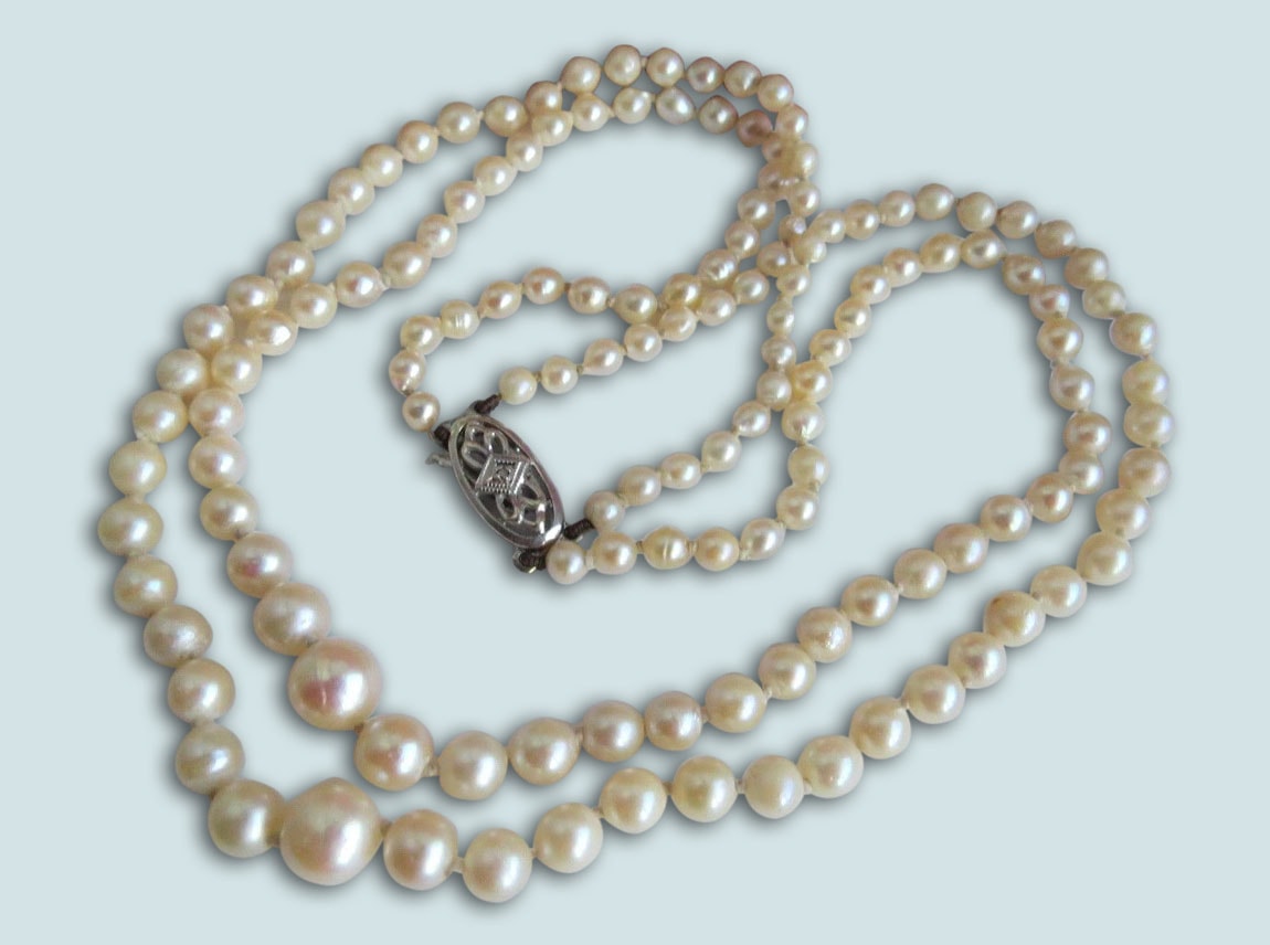 Selling your pearls? A free, fast and fair online service. | Vintage ...