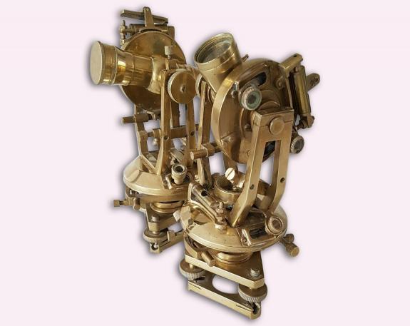 https://708566eb17e725de9074-3e99d5e43c3b4e98596b80b319de4455.ssl.cf3.rackcdn.com/vintage-theodolite-engineering-equipment/5-pink-xs.jpg